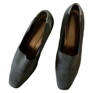 Women’s dress tuxedo pumps. Size 11